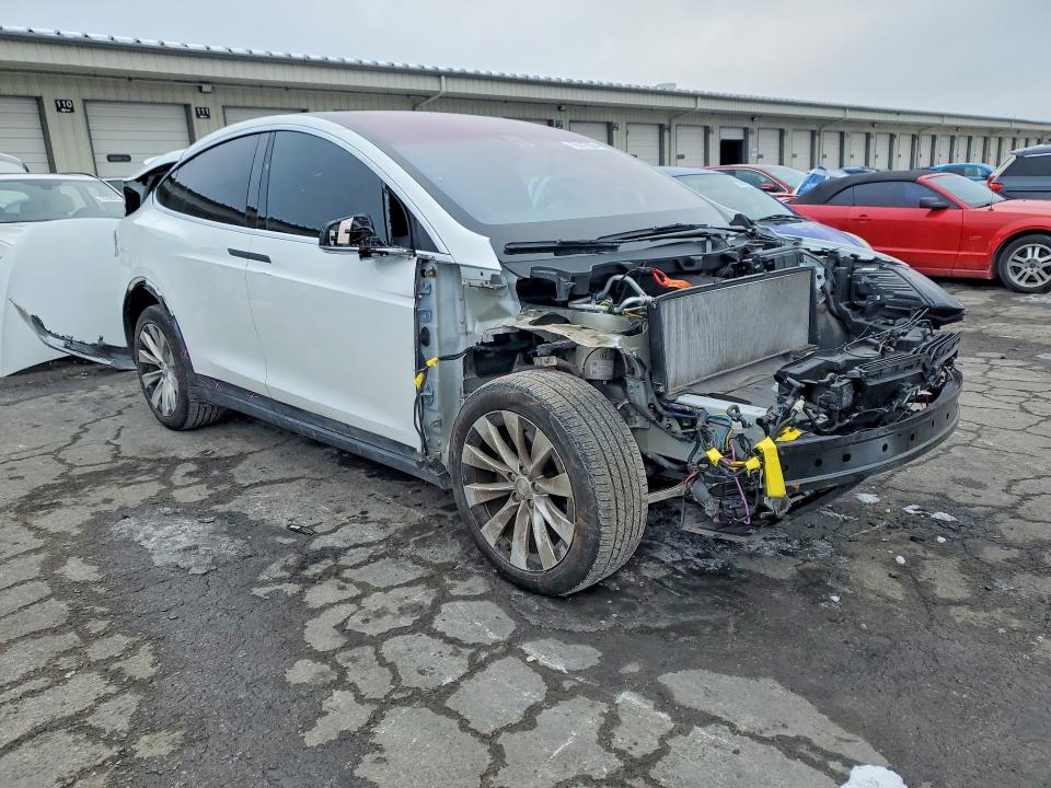 Продажа на аукционе авто 2019 Tesla Model X, vin: 5YJXCDE21KF196090, номер лота: 76147955