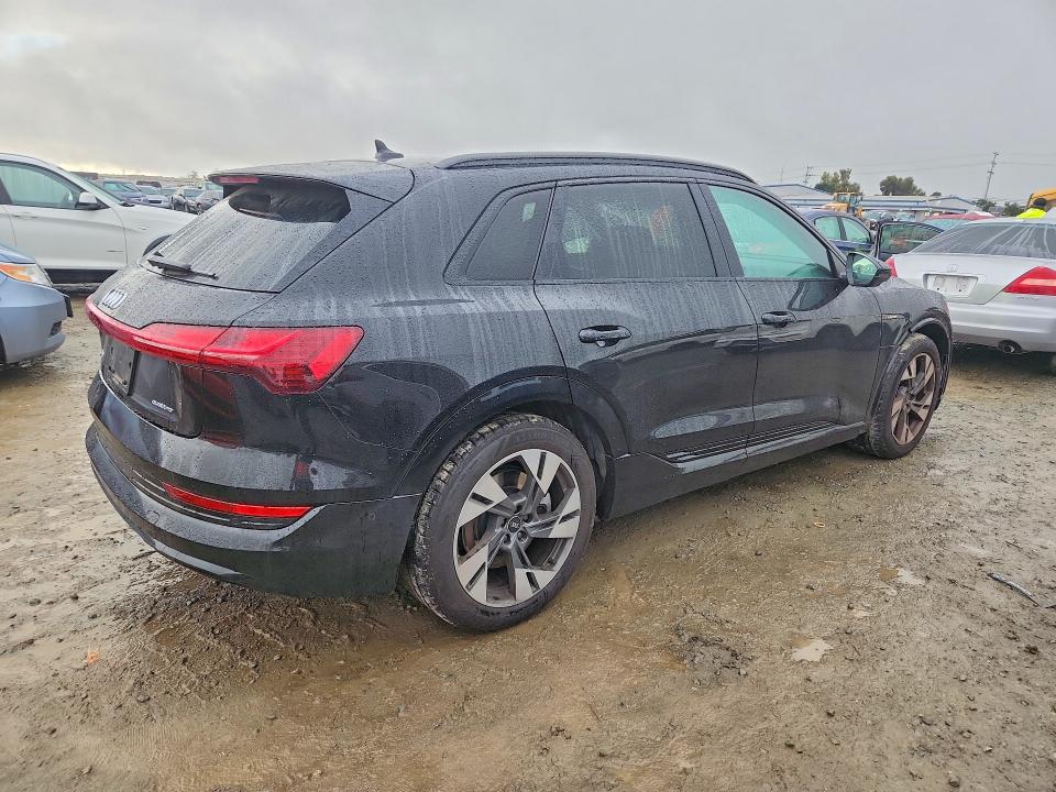 Продажа на аукционе авто 2021 Audi E-tron, vin: WA1AAAGE8MB018548, номер лота: 76467745