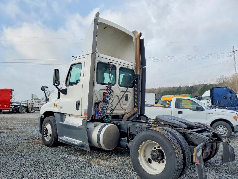 77429215 :رقم المزاد ، 1FUBGEDV0GLHC5749 vin ، 2016 Freightliner Cascadia 1 مزاد بيع