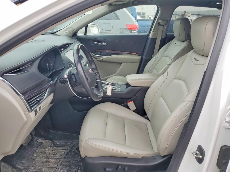 76037825 :رقم المزاد ، 1GYAZAR43KF131276 vin ، 2019 Cadillac Xt4 مزاد بيع