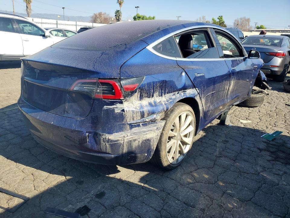 Продажа на аукционе авто 2018 Tesla Model 3, vin: 5YJ3E1EA2JF003703, номер лота: 76667895