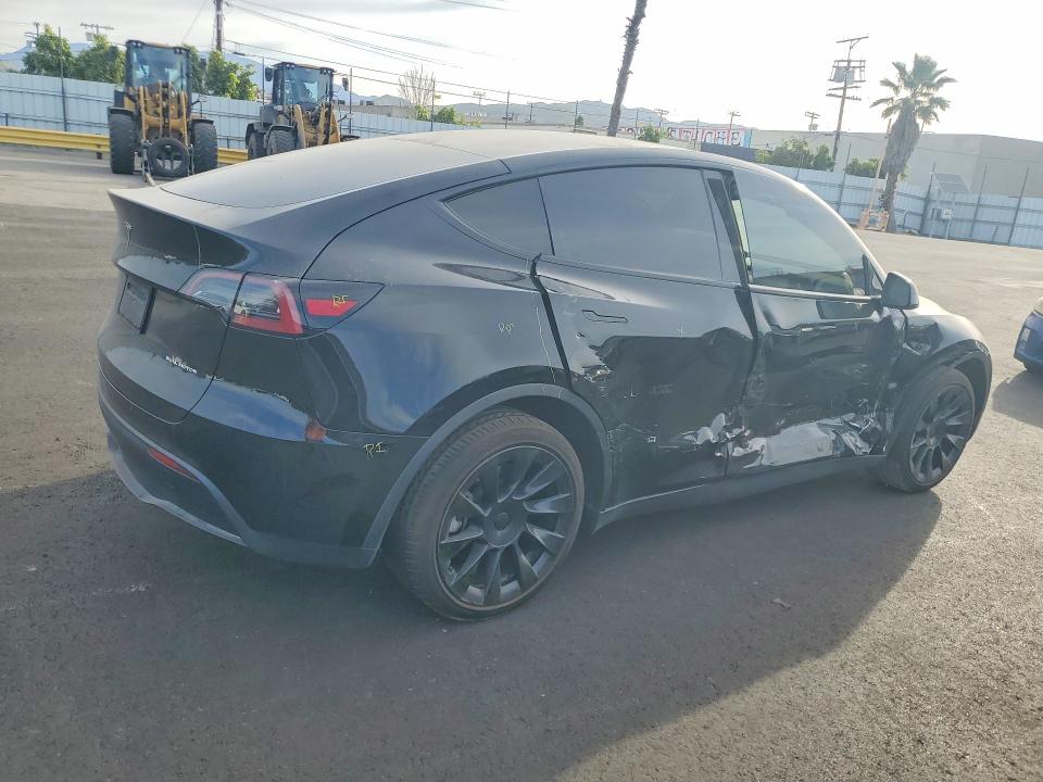 76613795 :رقم المزاد ، 7SAYGDEEXSF305846 vin ، 2025 Tesla Model Y مزاد بيع