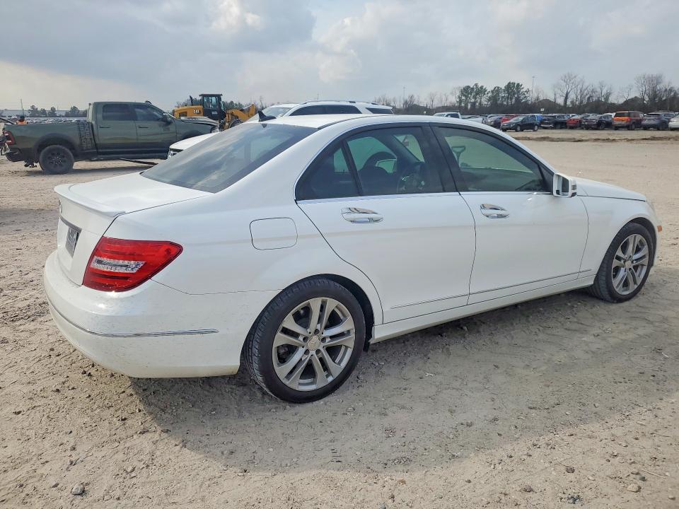 Продаж на аукціоні авто 2013 Mercedes-benz C 250, vin: WDDGF4HB8DR301259, номер лоту: 77929115