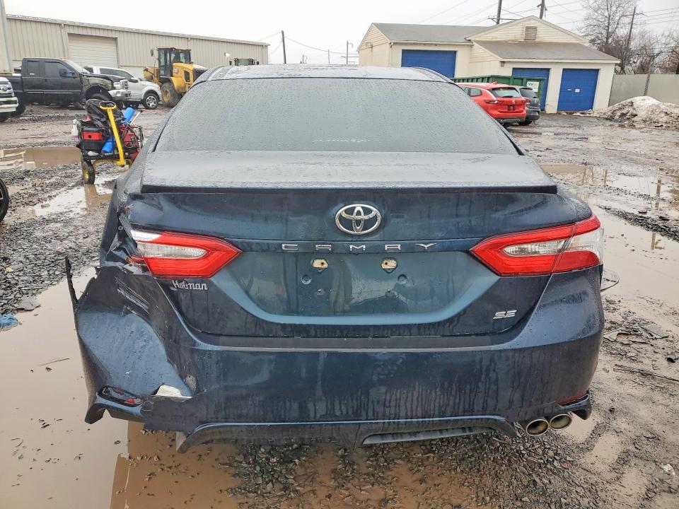 Продаж на аукціоні авто 2018 Toyota Camry, vin: 4T1B11HK6JU555400, номер лоту: 76389775