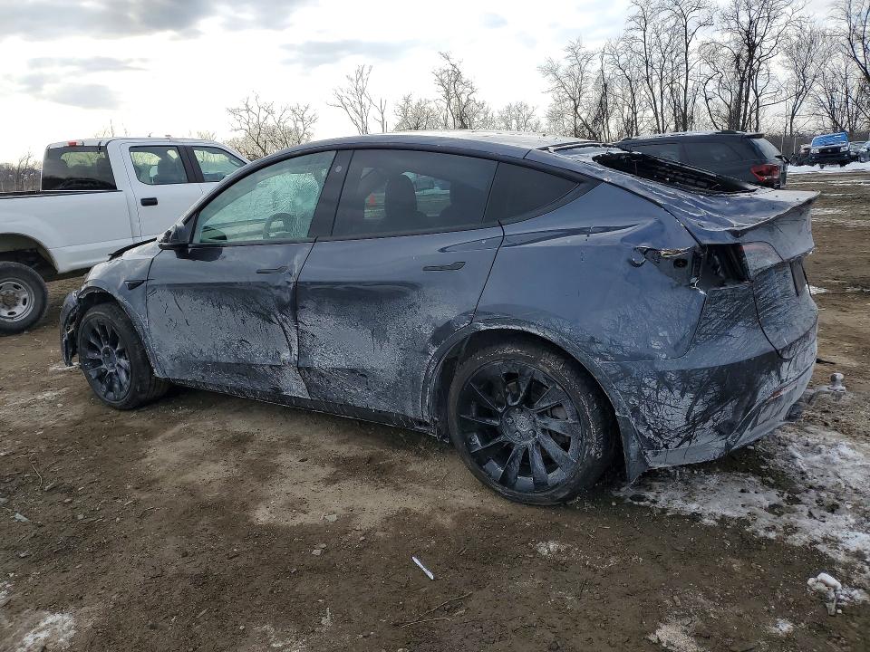 75805215 :رقم المزاد ، 7SAYGDEE8NF399469 vin ، 2022 Tesla Model Y مزاد بيع