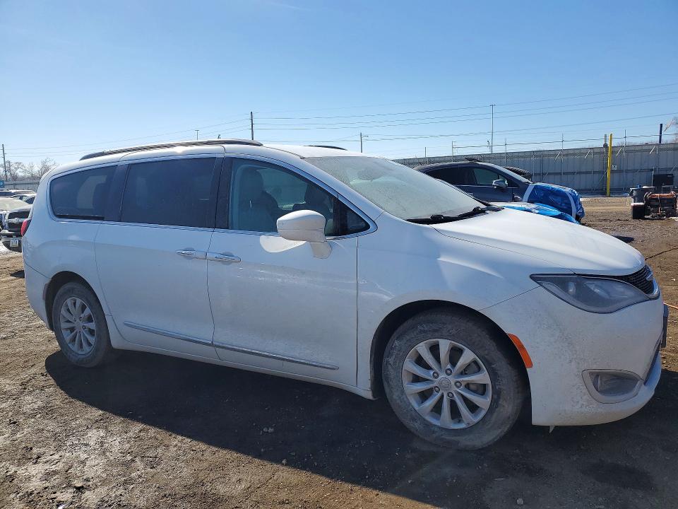 Продажа на аукционе авто 2017 Chrysler Pacifica, vin: 2C4RC1BGXHR759125, номер лота: 78986375