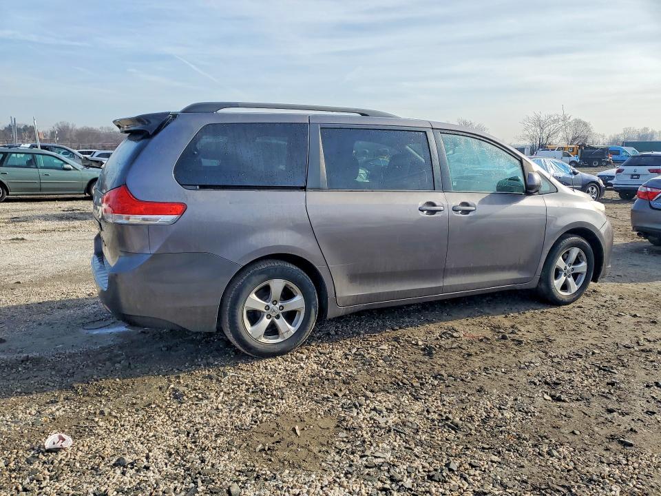 78076735 :رقم المزاد ، 5TDKK3DC5CS245807 vin ، 2012 Toyota Sienna مزاد بيع