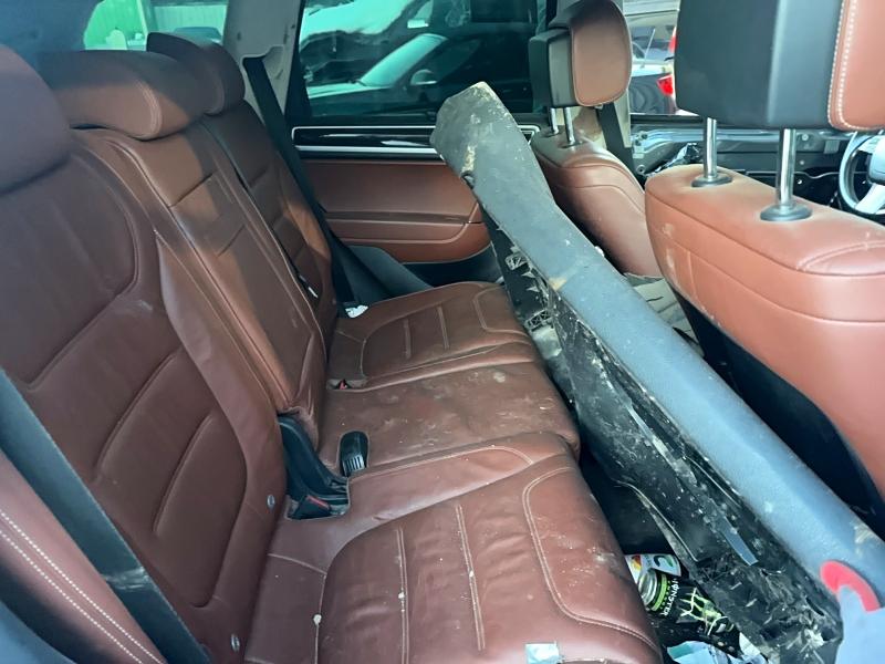 78541285 :رقم المزاد ، WVGEP9BP4FD003318 vin ، 2015 Volkswagen Touareg مزاد بيع