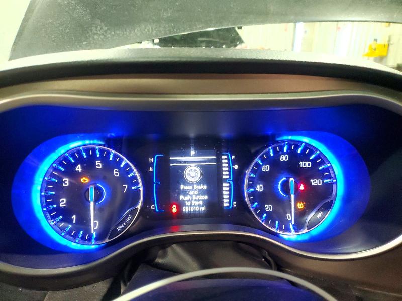 41627636 :رقم المزاد ، 2C4RC1CG1NR105558 vin ، 2022 Chrysler Voyager مزاد بيع