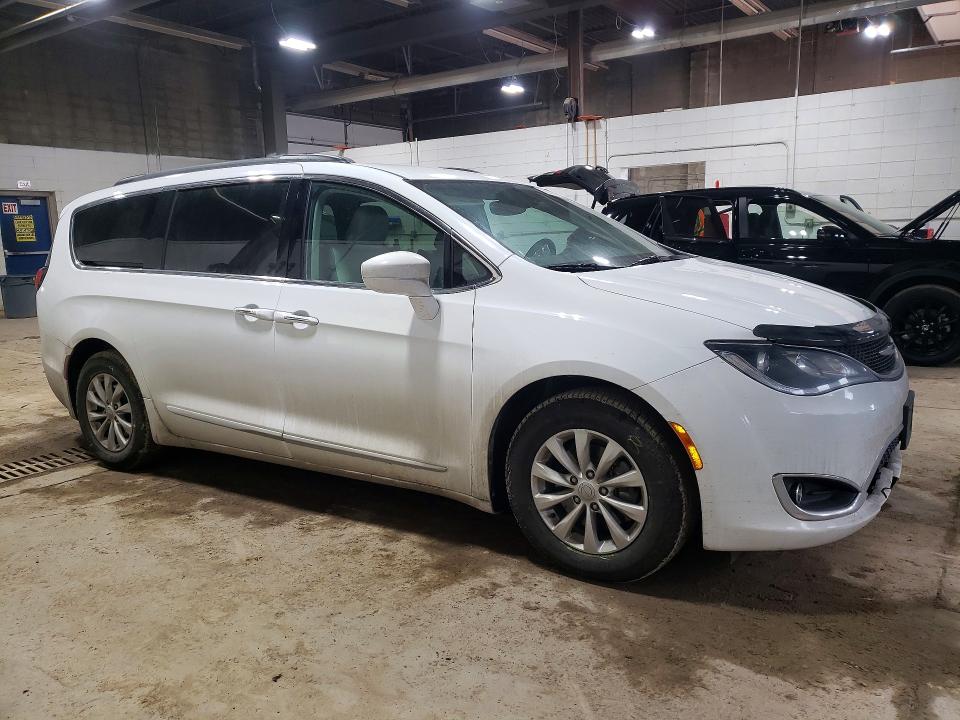 Продажа на аукционе авто 2017 Chrysler Pacifica, vin: 2C4RC1BGXHR572533, номер лота: 77237985
