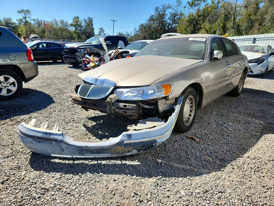 2001 Lincoln Town Car მანქანა იყიდება აუქციონზე, vin: 1LNHM81W51Y734589, აუქციონის ნომერი: 75931535