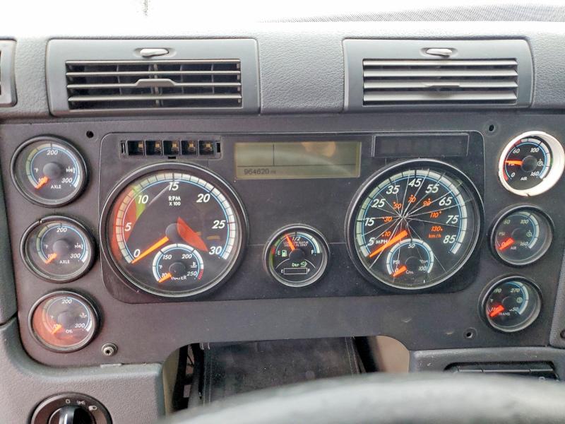 76745415 :رقم المزاد ، 3AKJGLDR9JSHU4903 vin ، 2018 Freightliner Cascadia 1 مزاد بيع