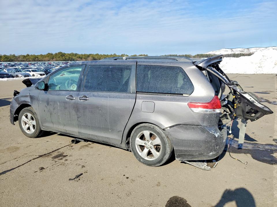 2011 Toyota Sienna მანქანა იყიდება აუქციონზე, vin: 5TDKK3DC4BS037836, აუქციონის ნომერი: 75628545