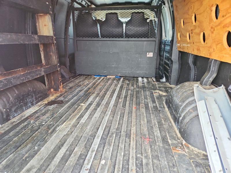 77182155 :رقم المزاد ، 1GCWGBFG4L1273317 vin ، 2020 Chevrolet Express 25 مزاد بيع