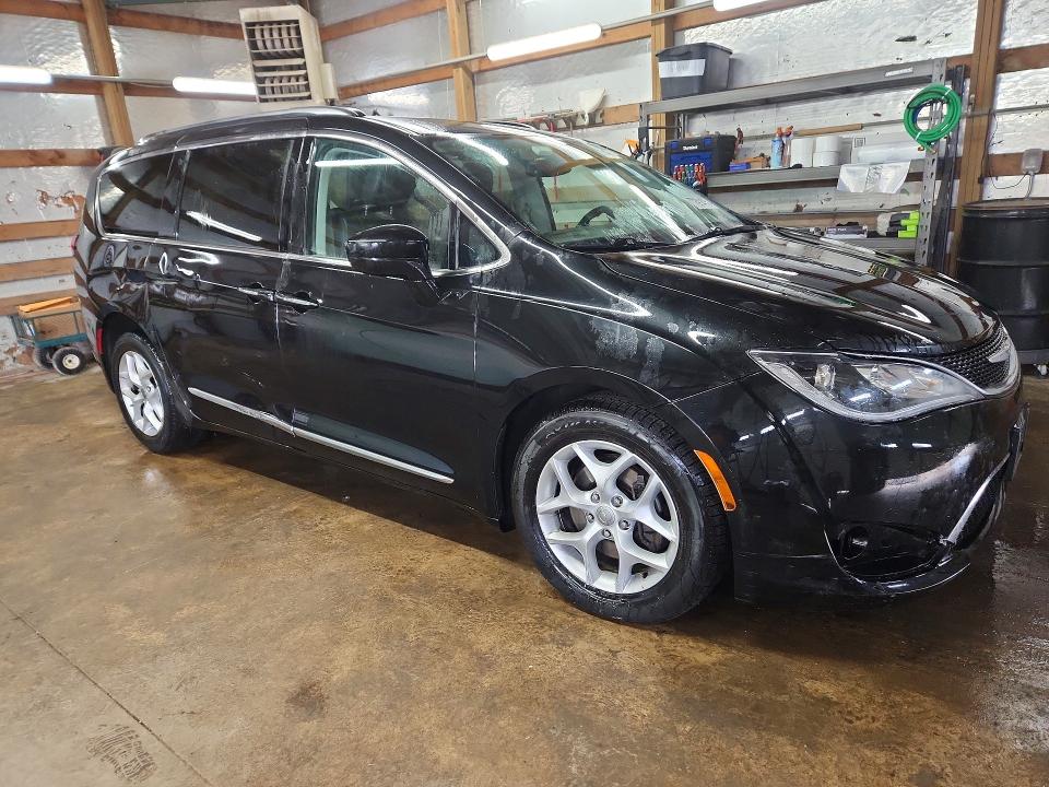77891475 :رقم المزاد ، 2C4RC1EG2JR186335 vin ، 2018 Chrysler Pacifica مزاد بيع