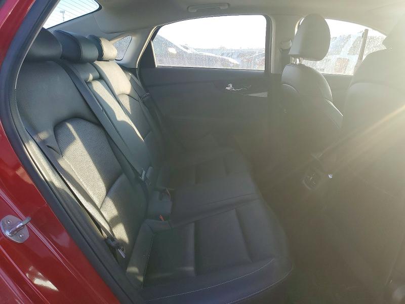 76143585 :رقم المزاد ، 3KPF54AD0ME290130 vin ، 2021 Kia Forte مزاد بيع