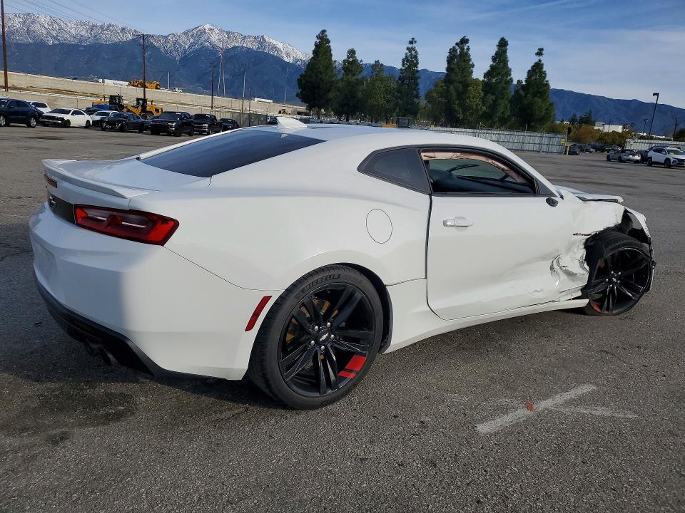 77233915 :رقم المزاد ، 1G1FB1RS3J0135126 vin ، 2018 Chevrolet Camaro مزاد بيع