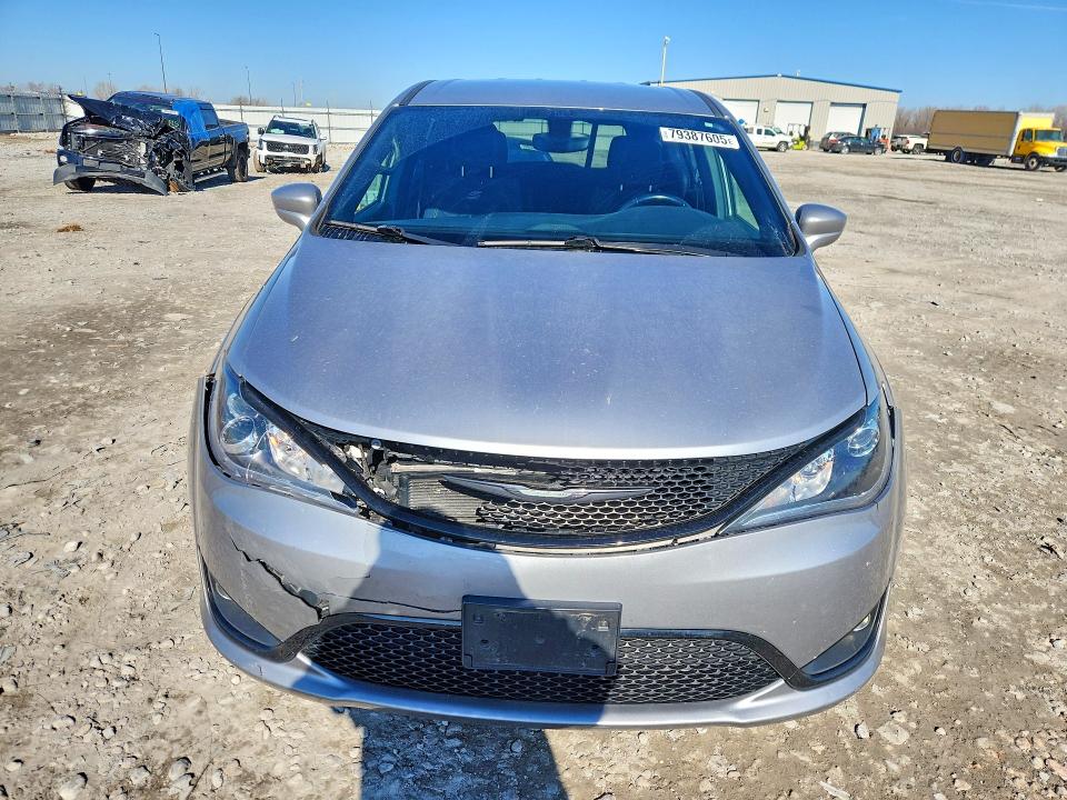 79387605 :رقم المزاد ، 2C4RC1FG4JR198209 vin ، 2018 Chrysler Pacifica مزاد بيع
