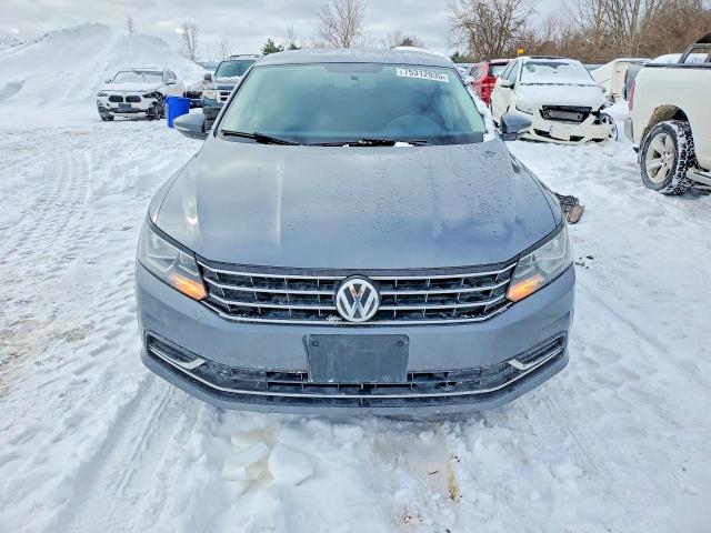 Продажа на аукционе авто 2018 Volkswagen Passat, vin: 1VWAA7A3XJC027500, номер лота: 75312935
