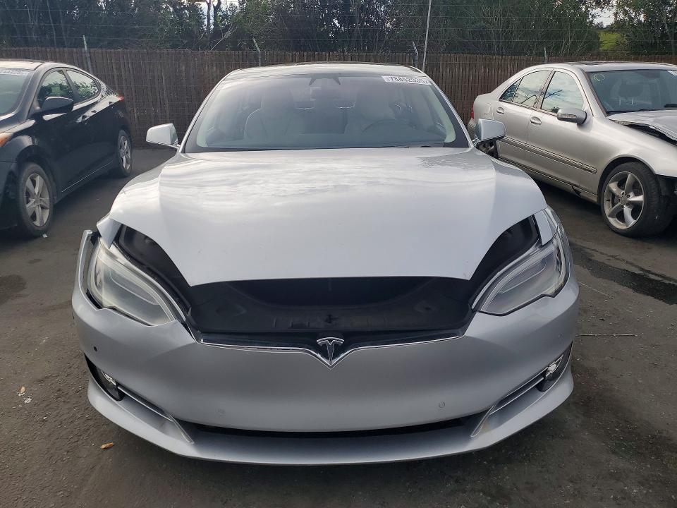 78852935 :رقم المزاد ، 5YJSA1E24JF246333 vin ، 2018 Tesla Model S مزاد بيع
