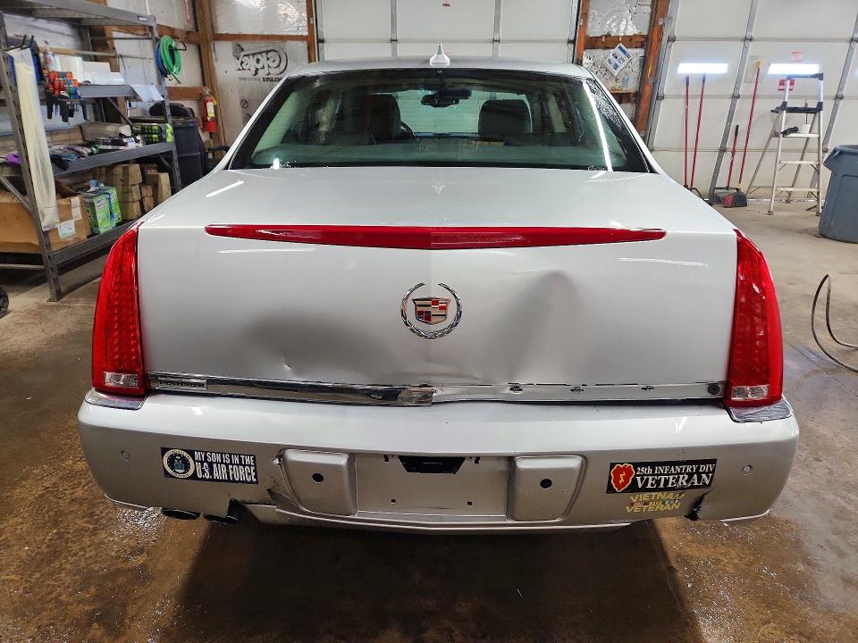 2011 Cadillac Dts მანქანა იყიდება აუქციონზე, vin: 1G6KP5ESXBU117594, აუქციონის ნომერი: 78449655