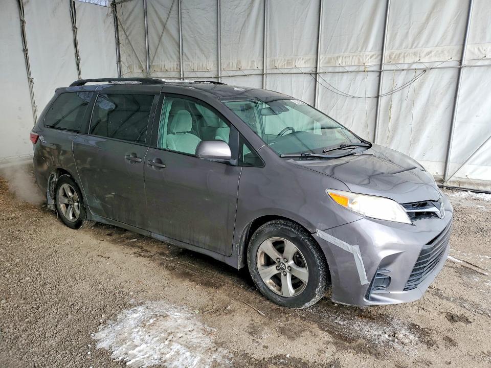 2018 Toyota Sienna Le მანქანა იყიდება აუქციონზე, vin: 5TDKZ3DC4JS937369, აუქციონის ნომერი: 76595475