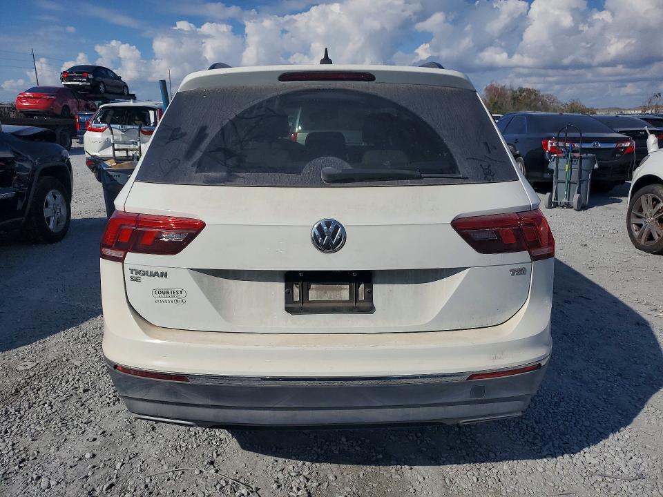 76216455 :رقم المزاد ، 3VV3B7AXXJM026682 vin ، 2018 Volkswagen Tiguan مزاد بيع