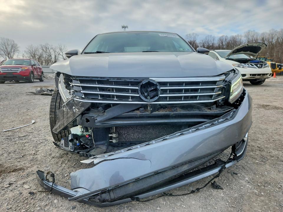 77145175 :رقم المزاد ، 1VWGT7A35HC038175 vin ، 2017 Volkswagen Passat مزاد بيع