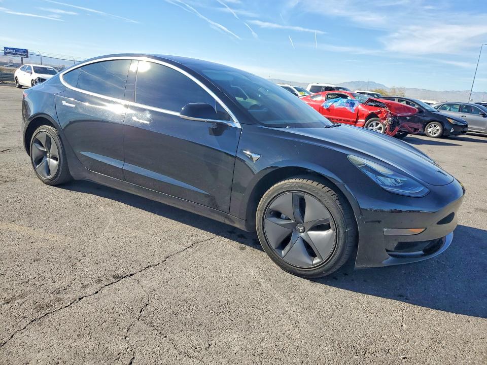 79226255 :رقم المزاد ، 5YJ3E1EA0JF016160 vin ، 2018 Tesla Model 3 مزاد بيع