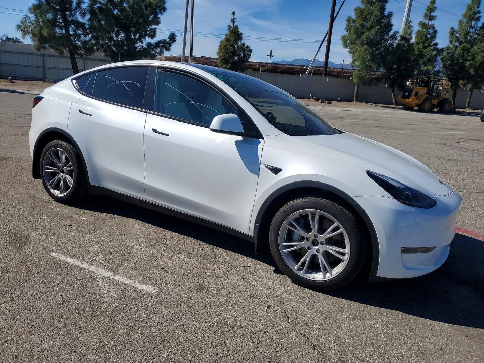 79171725 :رقم المزاد ، 7SAYGDEE7RA247993 vin ، 2024 Tesla Model Y مزاد بيع