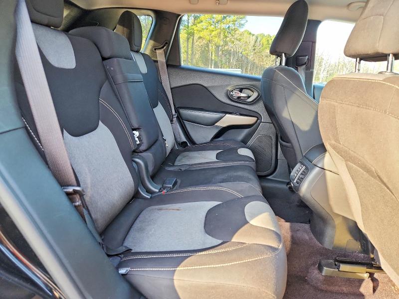 78170805 :رقم المزاد ، 1C4PJLCB9JD538829 vin ، 2018 Jeep Cherokee مزاد بيع