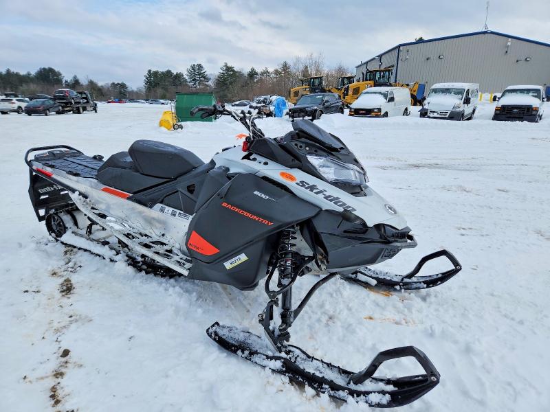 77871415 :رقم المزاد ، 2BPSUBNA1NV000250 vin ، 2022 Ski Snowmobile مزاد بيع