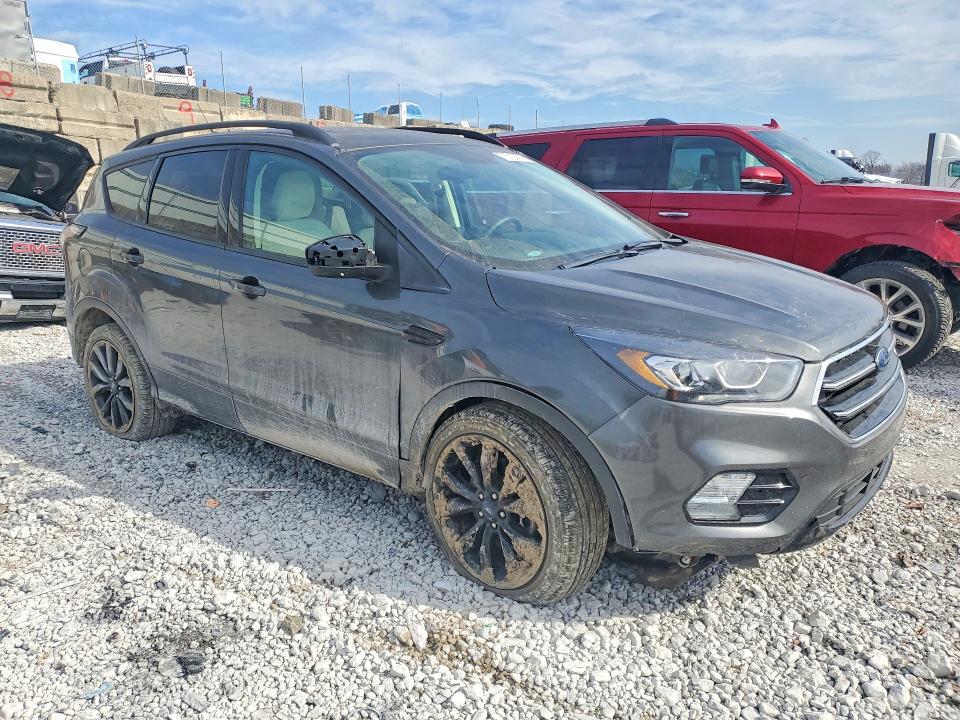 78713975 :رقم المزاد ، 1FMCU9HD1JUC56392 vin ، 2018 Ford Escape مزاد بيع