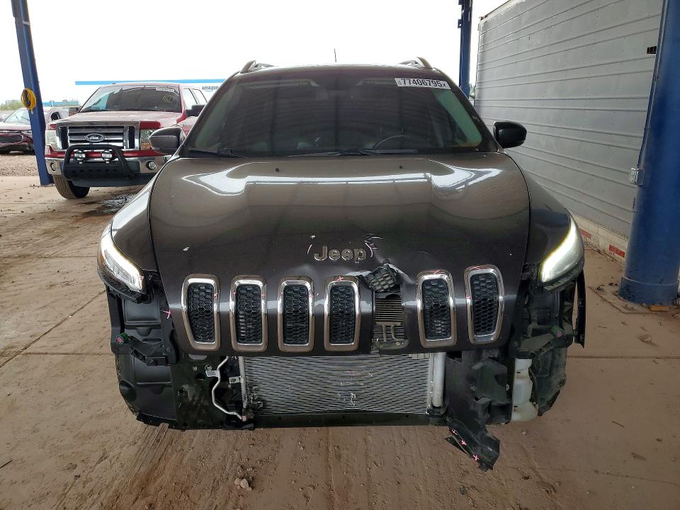 77406795 :رقم المزاد ، 1C4PJMLB1JD599470 vin ، 2018 Jeep Cherokee مزاد بيع