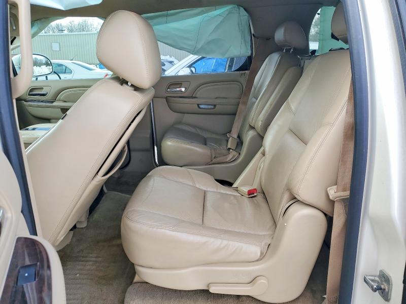 2010 Cadillac Escalade მანქანა იყიდება აუქციონზე, vin: 1GYUKJEF8AR209184, აუქციონის ნომერი: 75797985