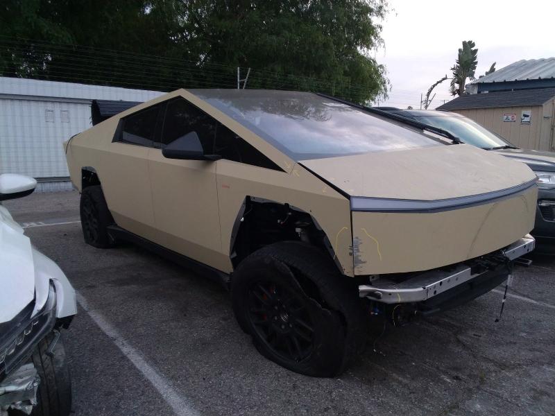 72749195 :رقم المزاد ، 7G2CEHED3RA048285 vin ، 2024 Tesla Cybertruck مزاد بيع