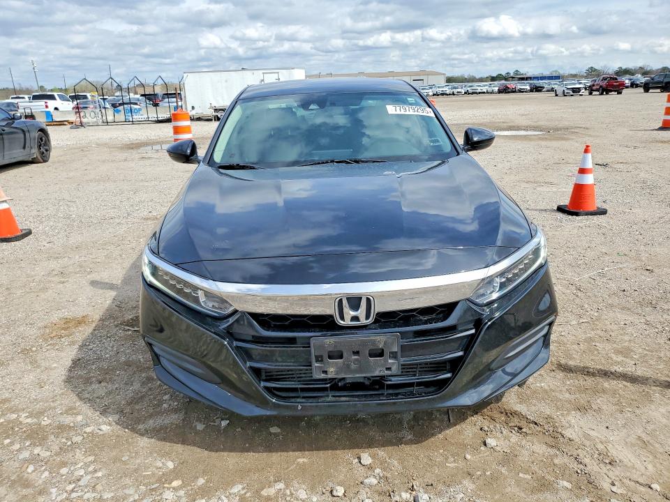 Продажа на аукционе авто 2018 Honda Accord, vin: 1HGCV1F12JA247750, номер лота: 77979295
