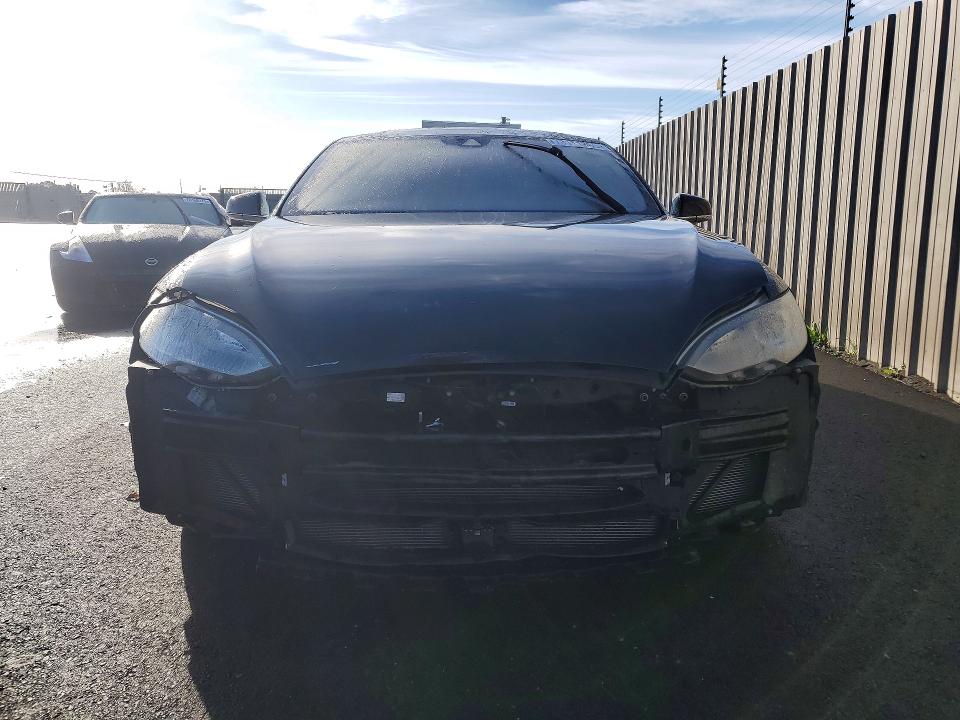 Продажа на аукционе авто 2015 Tesla Model S, vin: 5YJSA1E28FF115249, номер лота: 78111885