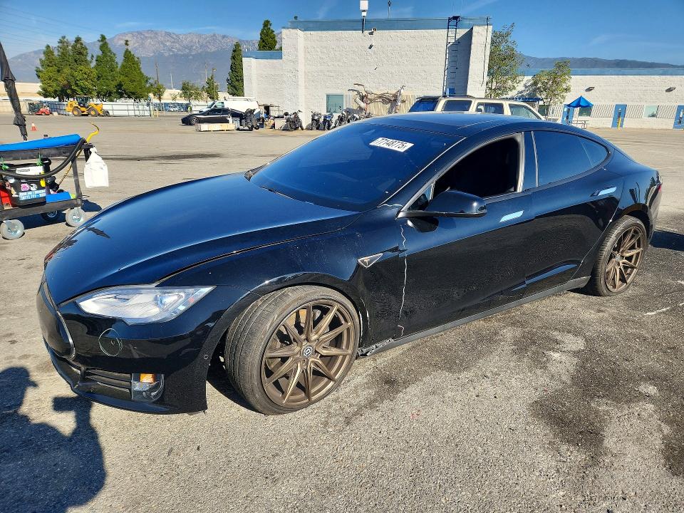 77148775 :رقم المزاد ، 5YJSA1E40GF128306 vin ، 2016 Tesla Model S مزاد بيع