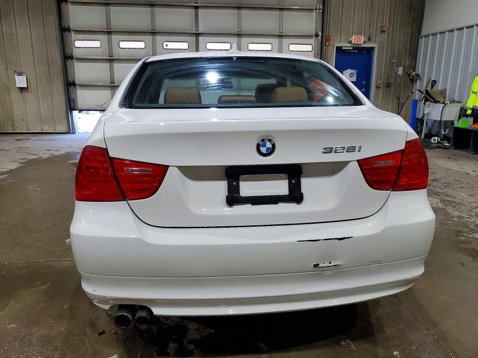 75073895 :رقم المزاد ، WBAPK5C5XBF127316 vin ، 2011 Bmw 328 مزاد بيع