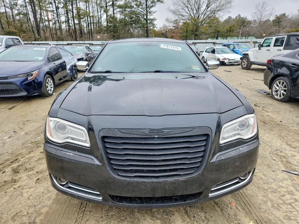 77611215 :رقم المزاد ، 2C3CA5CG7BH537404 vin ، 2011 Chrysler 300 مزاد بيع