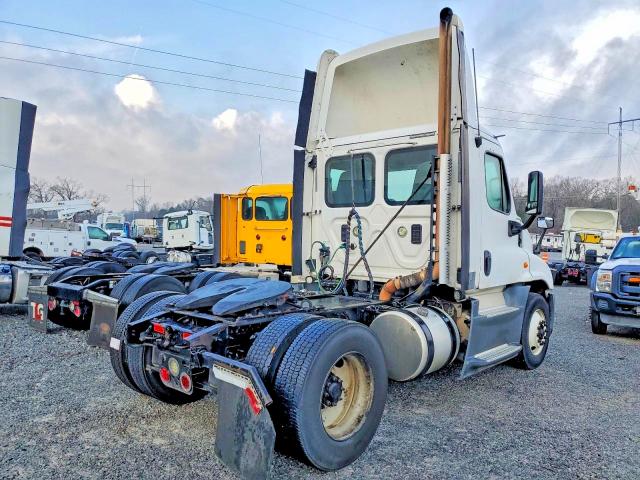 2016 Freightliner Cascadia 1 მანქანა იყიდება აუქციონზე, vin: 1FUBGEDV6GLHC5822, აუქციონის ნომერი: 77429405