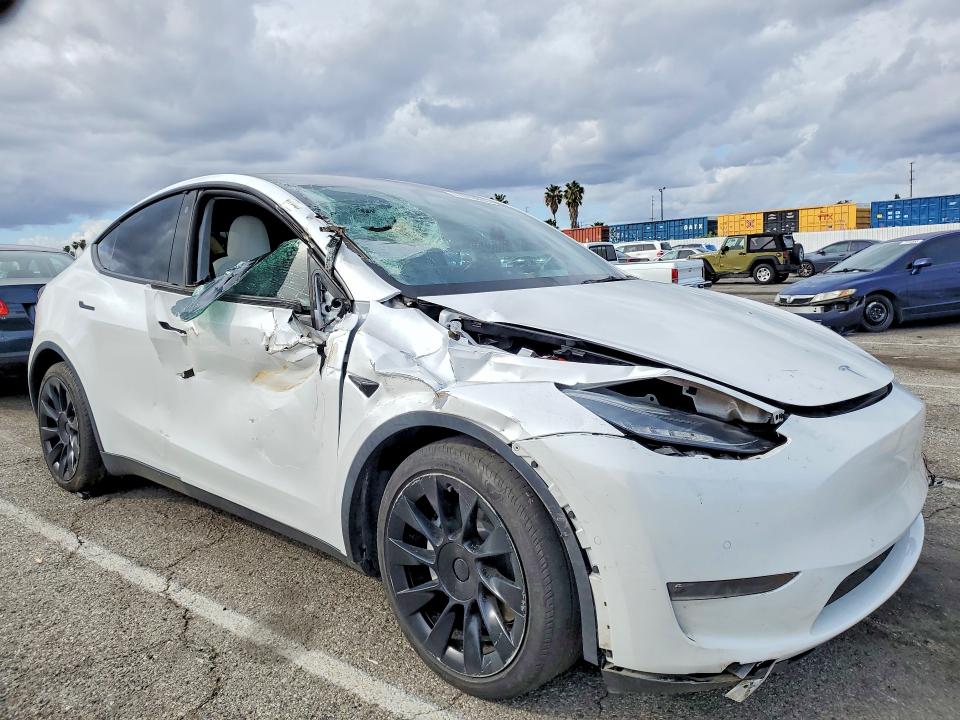 Продажа на аукционе авто 2021 Tesla Model Y, vin: 5YJYGDEEXMF198698, номер лота: 77016695