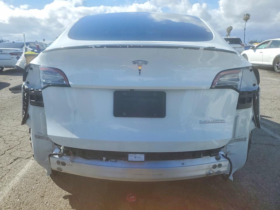 76283865 :رقم المزاد ، 7SAYGDEF5NF336922 vin ، 2022 Tesla Model Y مزاد بيع