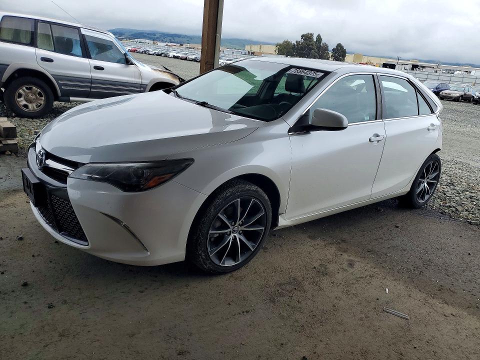 78564375 :رقم المزاد ، 4T1BK1FK9HU581354 vin ، 2017 Toyota Camry مزاد بيع