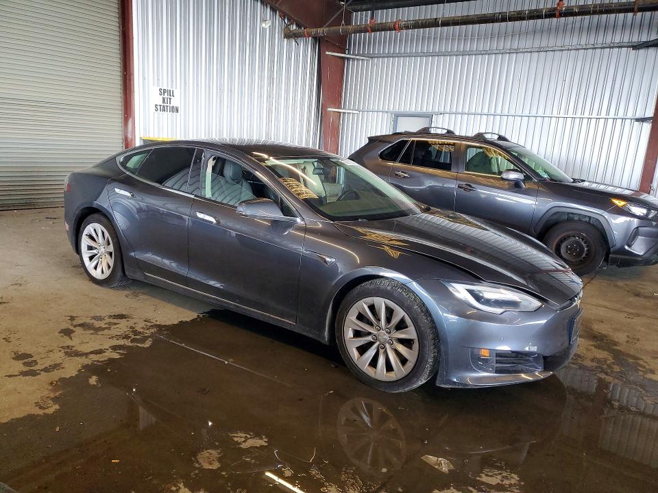 77611255 :رقم المزاد ، 5YJSA1E11HF207300 vin ، 2017 Tesla Model S مزاد بيع