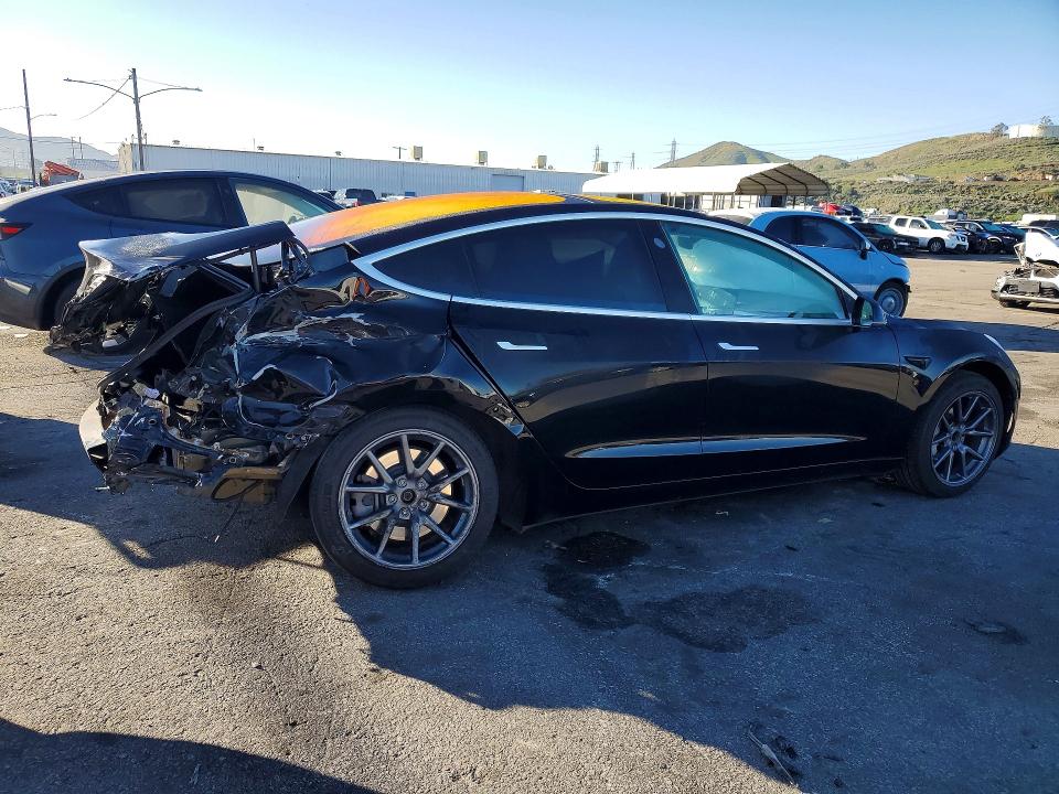 77234745 :رقم المزاد ، 5YJ3E1EAXJF166230 vin ، 2018 Tesla Model 3 مزاد بيع