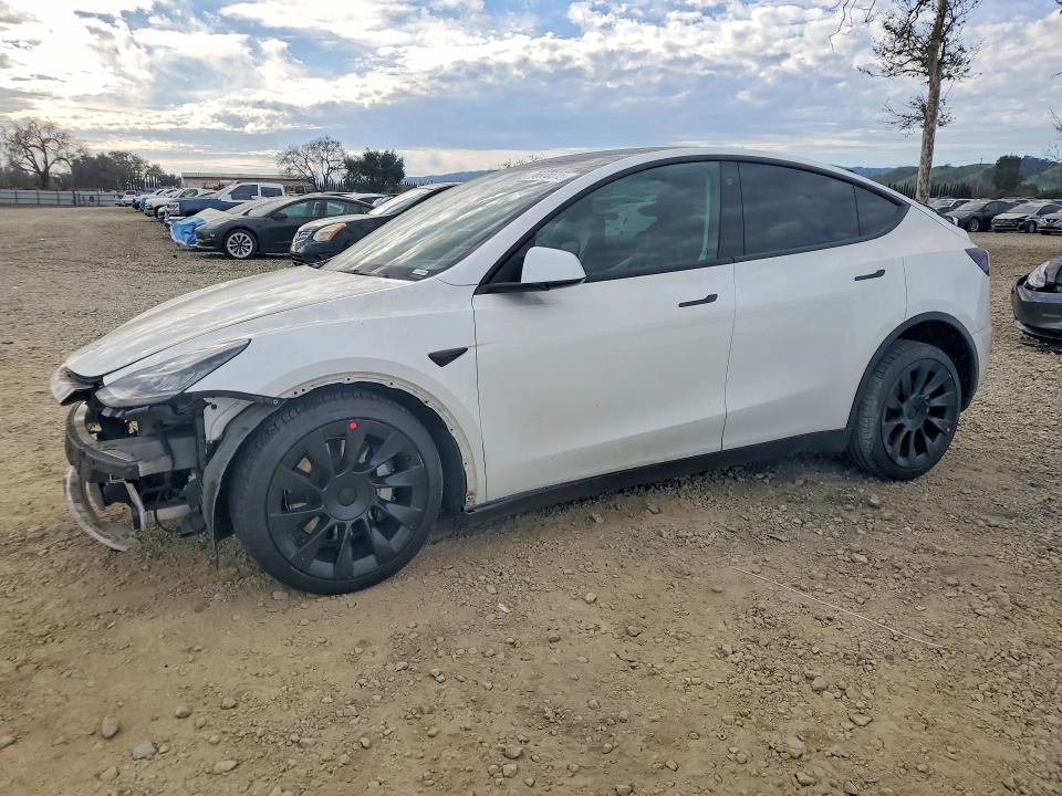 76976515 :رقم المزاد ، 7SAYGDEE8NF388214 vin ، 2022 Tesla Model Y مزاد بيع