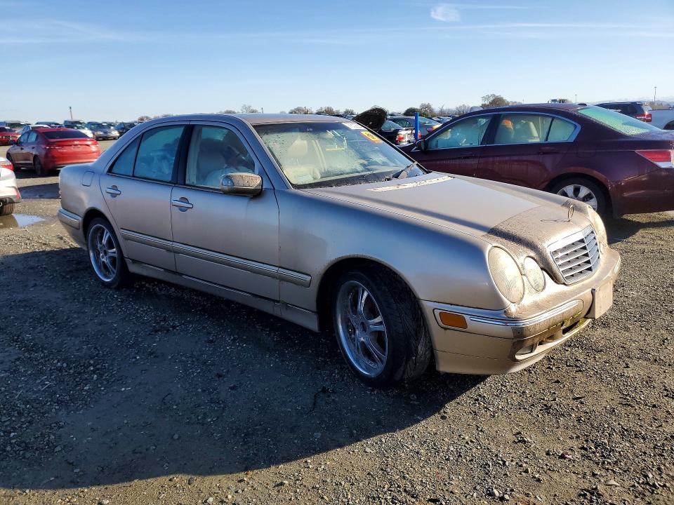 77832365 :رقم المزاد ، WDBJF65J52B427767 vin ، 2002 Mercedes-benz E-class مزاد بيع