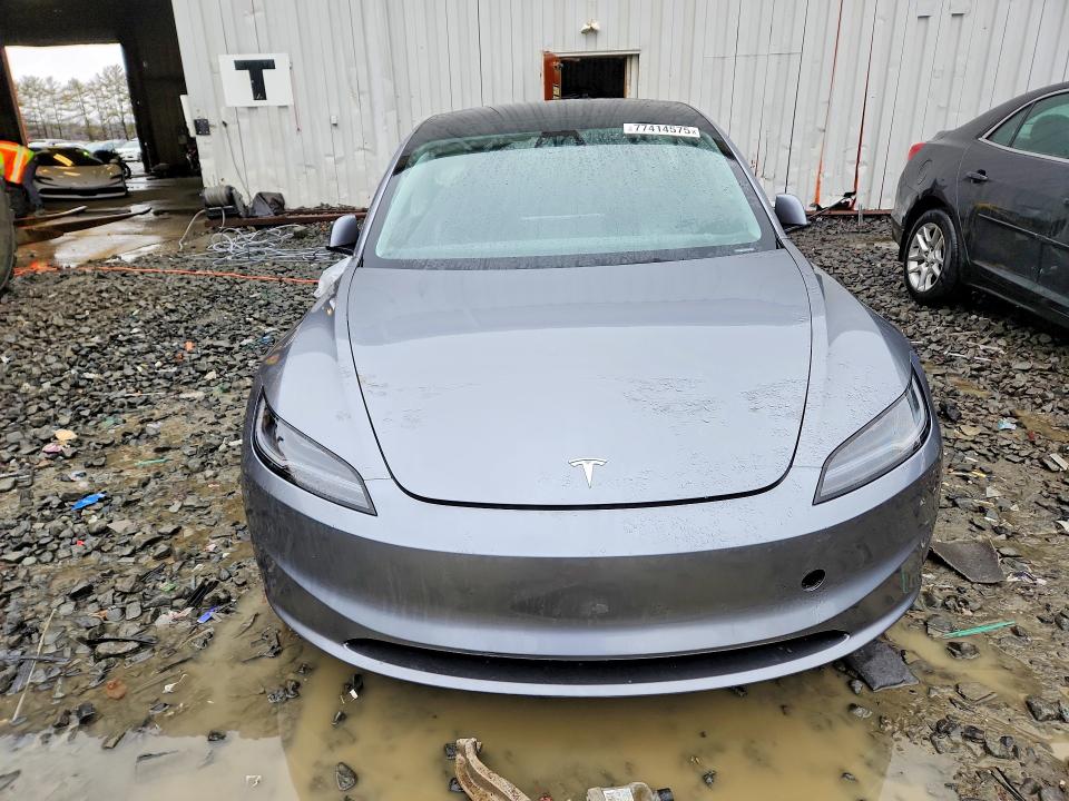 77414575 :رقم المزاد ، 5YJ3E1EB5SF977122 vin ، 2025 Tesla Model 3 مزاد بيع